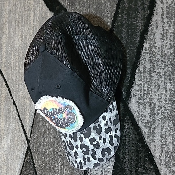 LAKE LIFE DISTRESSED PATCH BLACK MESH LEPPARD PRINT SNAP-BACK TRUCKER HAT - Picture 4 of 10